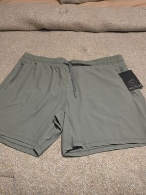 9fifty Men’s Olive Hybrid Performance Shorts